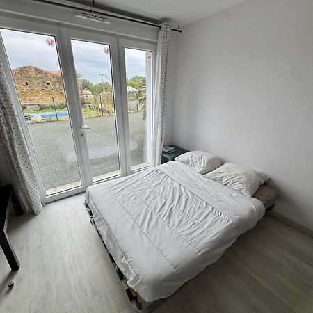 Domaine Des 5 Roses - Rose Rouge Apartment La Guierche Екстериор снимка
