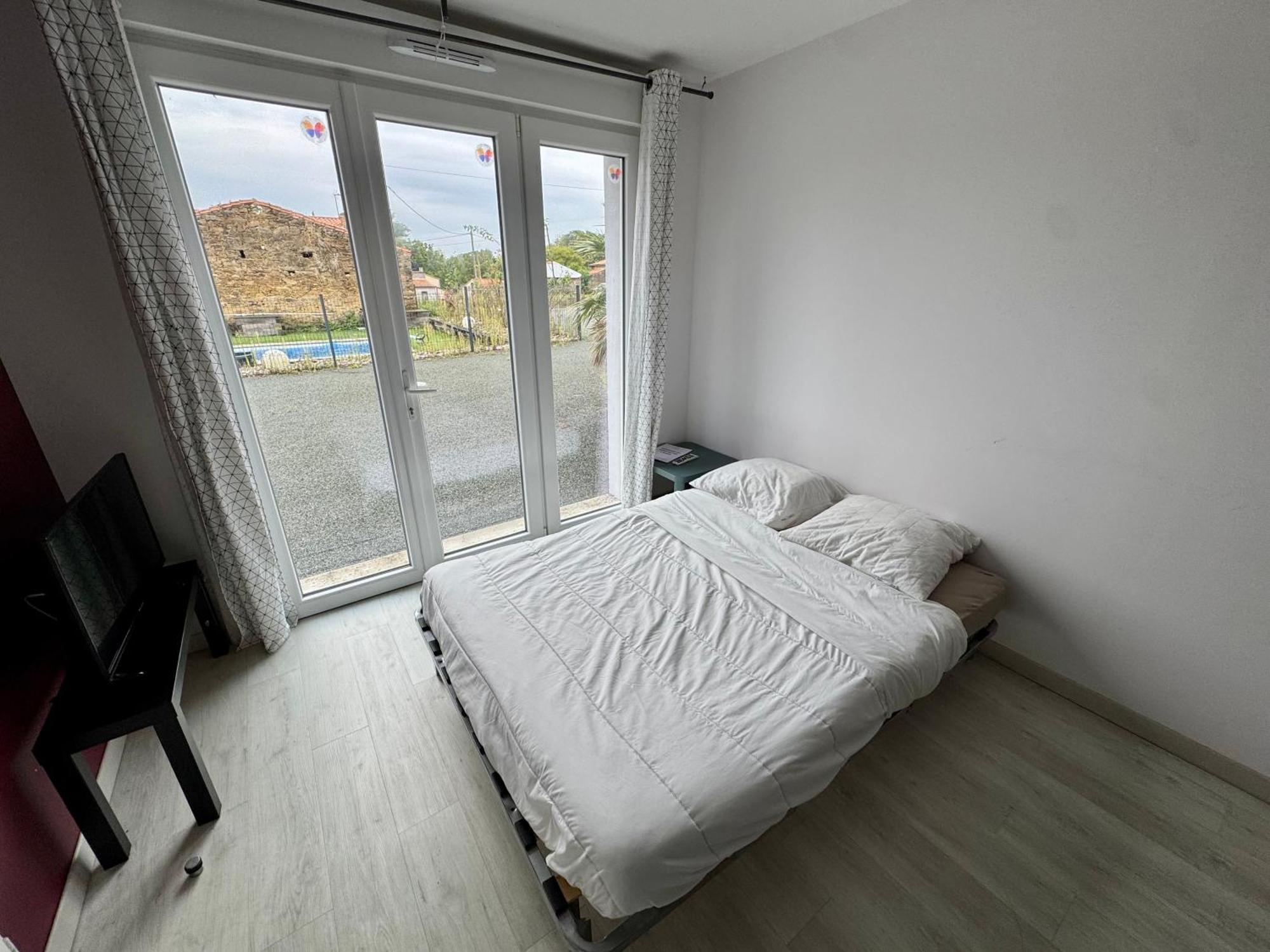 Domaine Des 5 Roses - Rose Rouge Apartment La Guierche Екстериор снимка